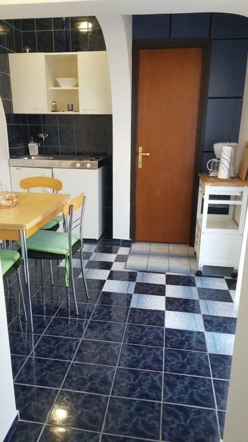 Apartmani Laura Trogir Exterior foto