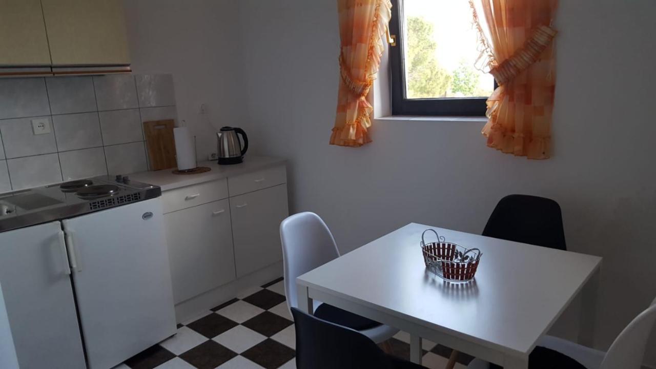 Apartmani Laura Trogir Exterior foto